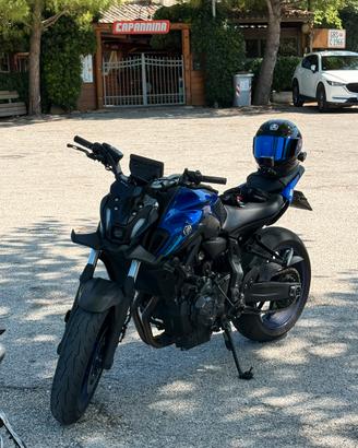splendida yamaha mt07 del 2024