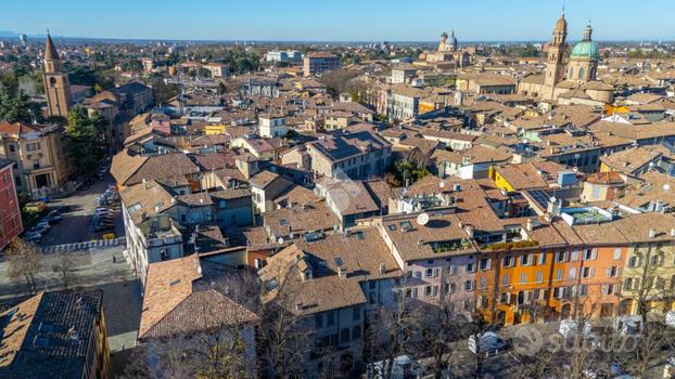 4 LOCALI A REGGIO NELL'EMILIA