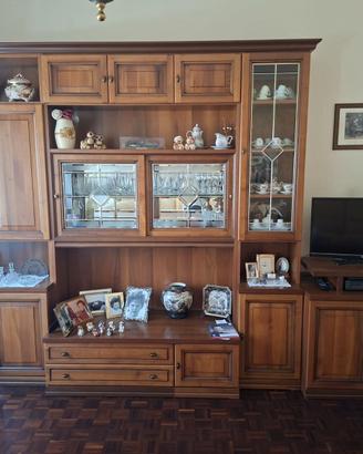 Soggiorno completo di divano e tavolo