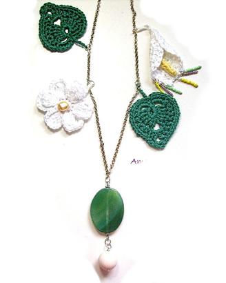 collanina pietre naturali, fiori e foglie all'unci