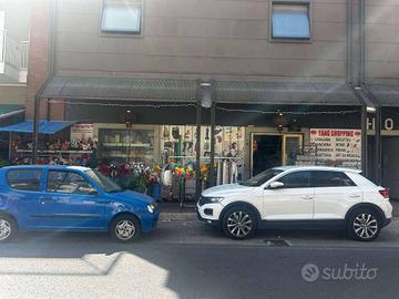 Immobile di 400 m² con 1 locale a Marcianise