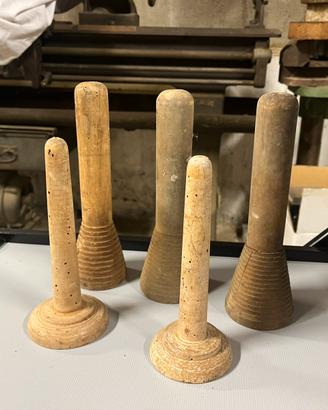 Antichi rocchetti da tessitura in legno tornito