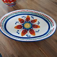 Grande vassoio ovale e vaso in ceramica siciliana