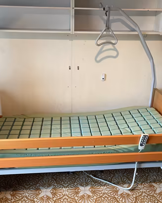 Letto elettrico per disabili con materasso anti de