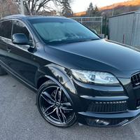 Audi Q7 3.0 V6 TDI 233CV quattro tiptronic S-LINE