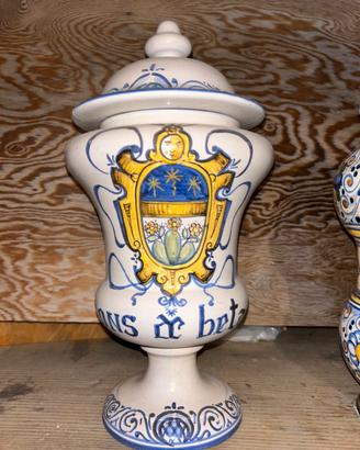Antico orciolo Farmacia di ceramica