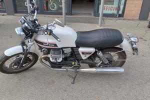 Moto Guzzi V7 - 2010