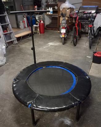 tappeto elastico rotondo con manubrio 