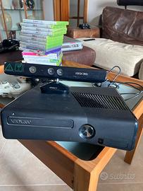 Xbox 360 con 3 gamepad e 17 giochi