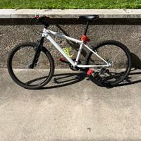 Bici mountain bike bianca