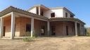 villa-su-tre-livelli-con-terreno-circostante
