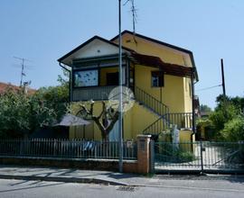 BIFAMILIARE A SIRMIONE