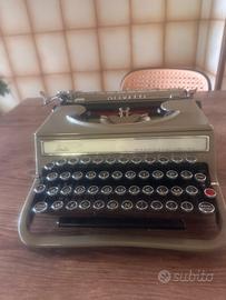 Macchina da scrivere Olivetti Studio 42 vintage