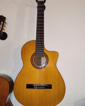 chitarra classica amplificata 