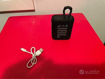 Mini cassa JBL GO 3 di colore nero