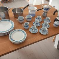 Pentole, piatti, tazzine, moka