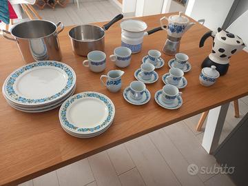 Pentole, piatti, tazzine, moka