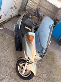 Yamaha majestic 250 omologato con 2 posti comodi