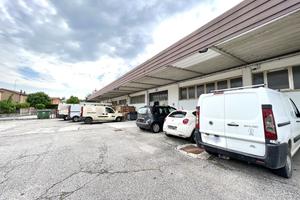 Complesso commerciale ed artigianale