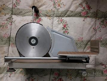 Affettatrice manuale.