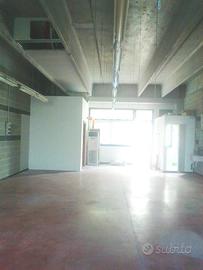 Capannone mq. 125 con portone 3x3