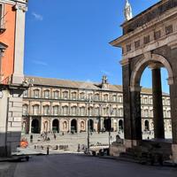 MULTILOCALE A NAPOLI