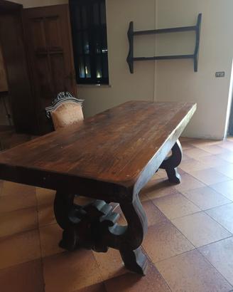 tavolo e credenza