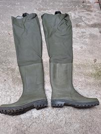 Pantaloni con scarponi cerati da pesca