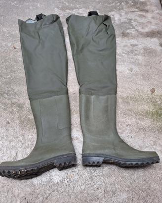 Pantaloni con scarponi cerati da pesca