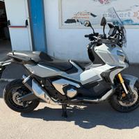 X adv 750