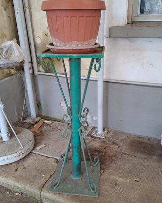 Portavaso artigianale in ferro
