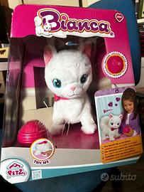 pupazzo gattina Bianca cammina