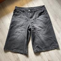 Bermuda neri in denim taglio largo - stile vintage