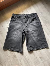 Bermuda neri in denim taglio largo - stile vintage