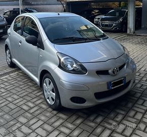 TOYOTA AYGO 1.0 BENZINA 5 PORTE ANCHE PER NEOPATEN