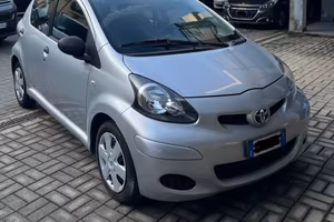 TOYOTA AYGO 1.0 BENZINA 5 PORTE ANCHE PER NEOPATEN