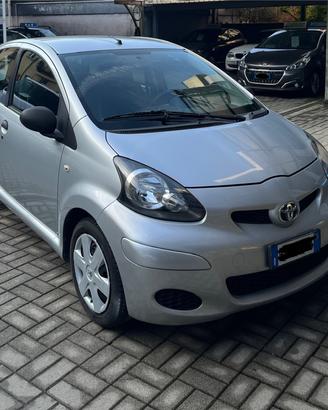TOYOTA AYGO 1.0 BENZINA 5 PORTE ANCHE PER NEOPATEN
