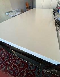TAVOLO  BIANCO IN LEGNO E GAMBE IN FERRO