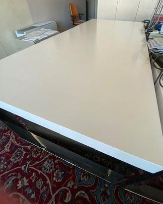 TAVOLO  BIANCO IN LEGNO E GAMBE IN FERRO