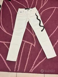 pantaloni bianchi con dettaglio a serpente