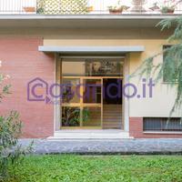 Grande Appartamento con Quattro Camere e Terrazzo
