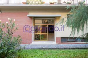 Grande Appartamento con Quattro Camere e Terrazzo