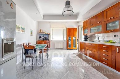 Appartamento di 120 m² con 4 locali e posto auto a