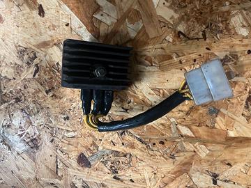 regolatore corrente HONDA CB 400 FOUR ORIGINALE