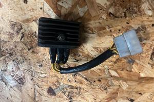 regolatore corrente HONDA CB 400 FOUR ORIGINALE