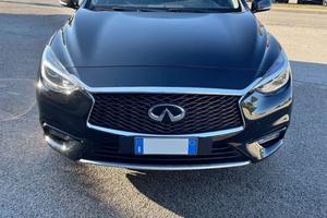 Infiniti Q30
