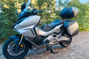 Honda forza 750