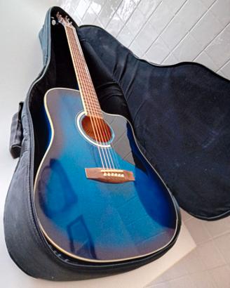 Chitarra acustica con custodia