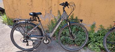 Bici elettrica Microbike modello "Trastevere"