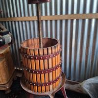 torchio e utensili per il vino